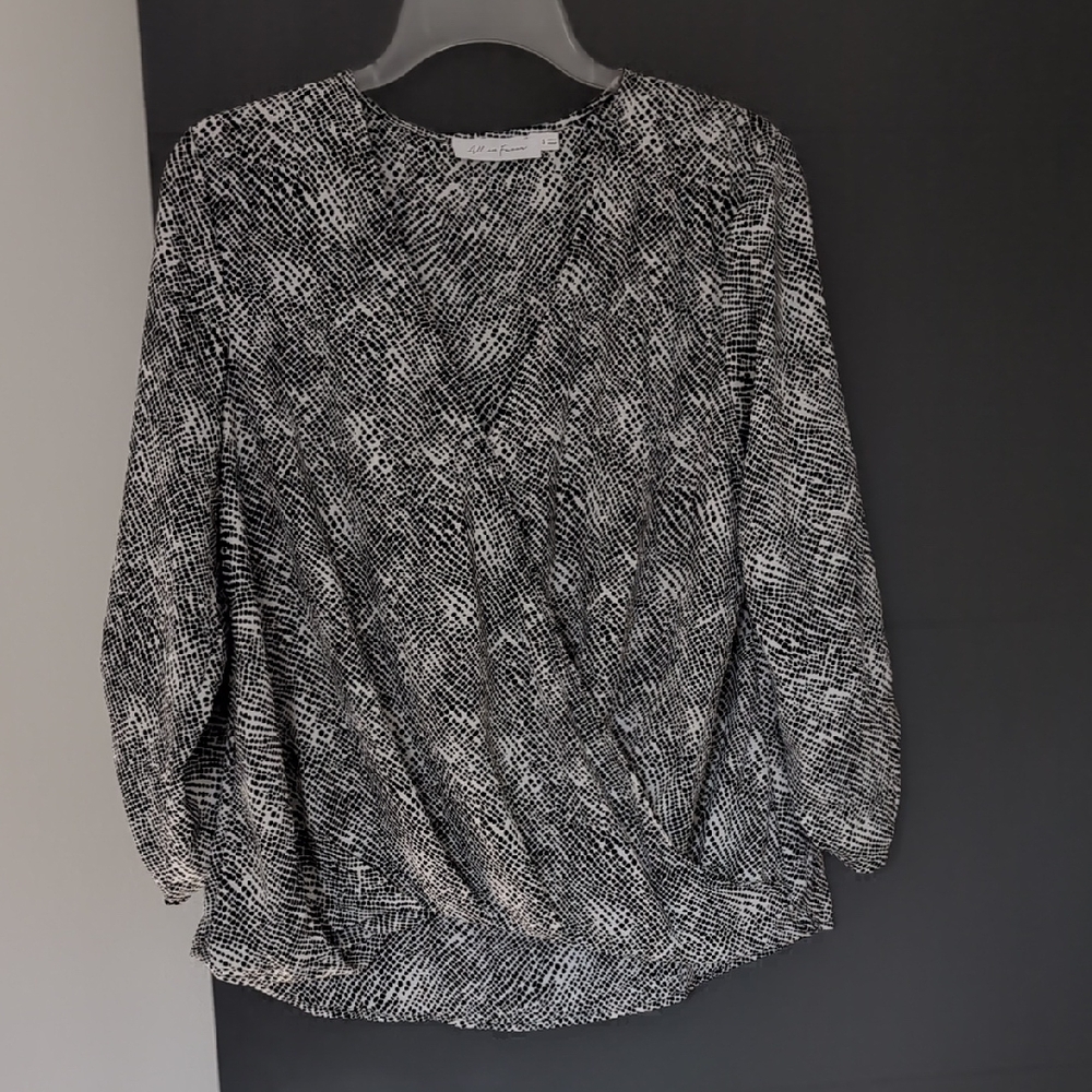 NWOT All In Favor Twist Hem Top Size S